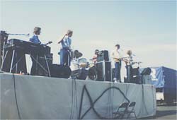 Open-Air-Konzert auf Panzer-Transporter...